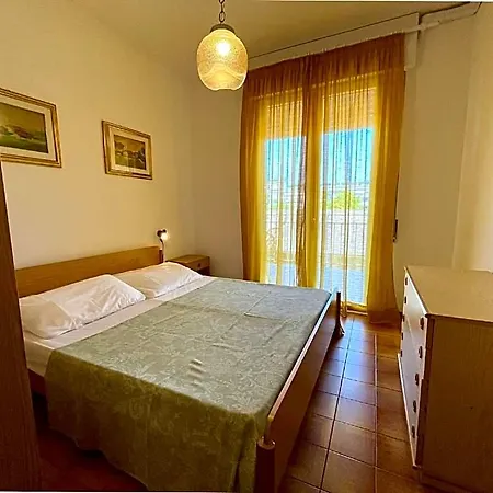 Apartmán Near The With Swimming Pool