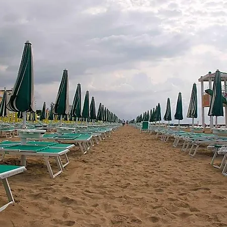 Apartmán Near The With Swimming Pool *